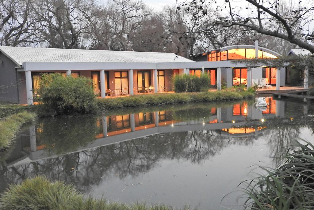 Willow Place Guest House Midrand Exteriör bild